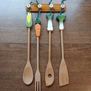 VINTAGE Wall Hanging Wooden Spoon Lot Vegetables Carrot Leek Green Onion Corn